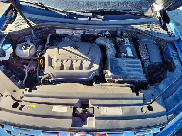 2018 VOLKSWAGEN TIGUAN SE, SEL — Engine bay