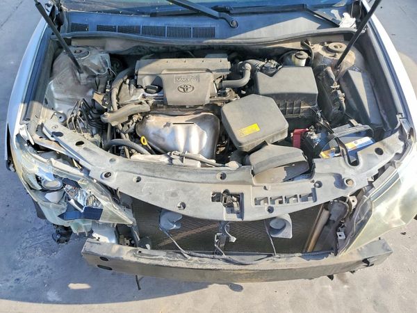 2012 TOYOTA CAMRY — Engine bay