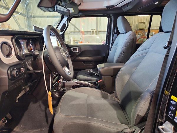 2025 JEEP WRANGLER Sahara — DENT