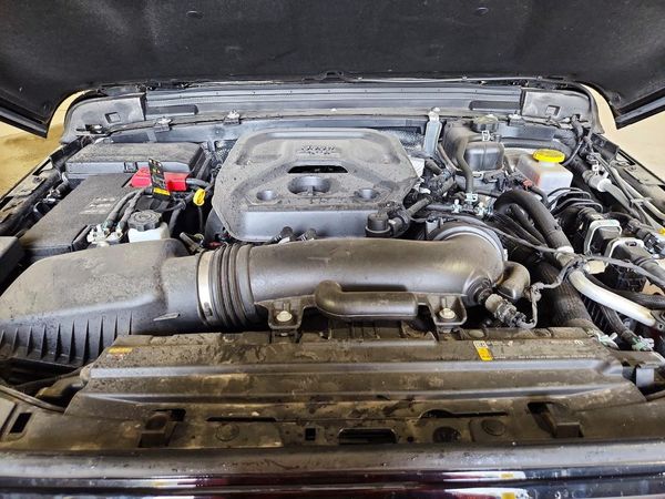 2025 JEEP WRANGLER Sahara — Engine bay