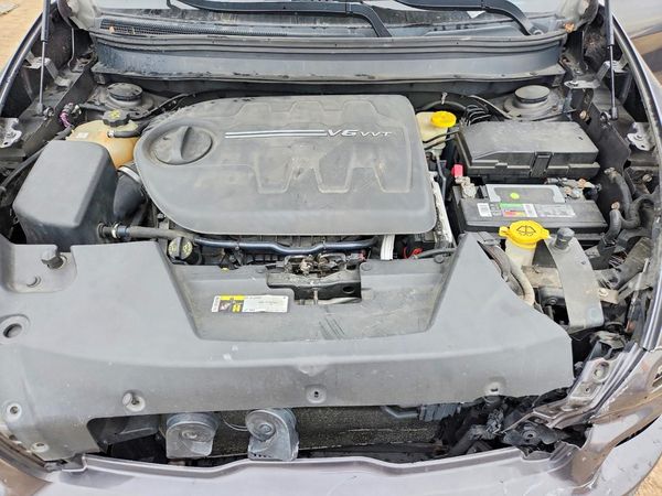 2015 JEEP CHEROKEE Limited — Engine bay