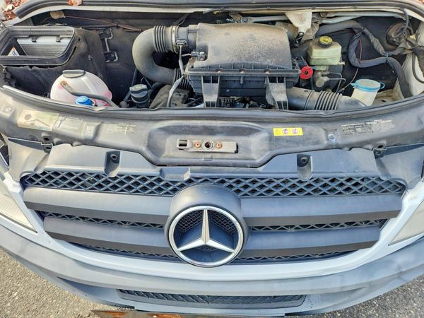 2012 MERCEDES-BENZ SPRINTER High Roof — Engine bay