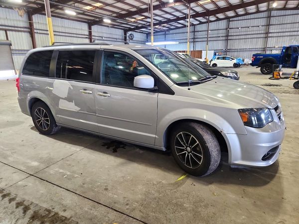 2017 DODGE GRAND CARAVAN GT — Passenger 3/4