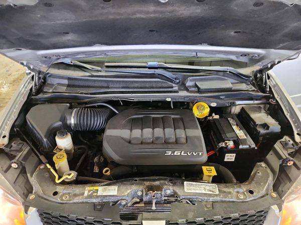 2017 DODGE GRAND CARAVAN GT — Engine bay