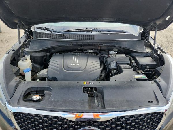 2017 KIA SORENTO EX — Engine bay