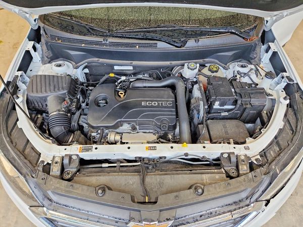 2019 CHEVROLET EQUINOX LT (1LT) — Engine bay