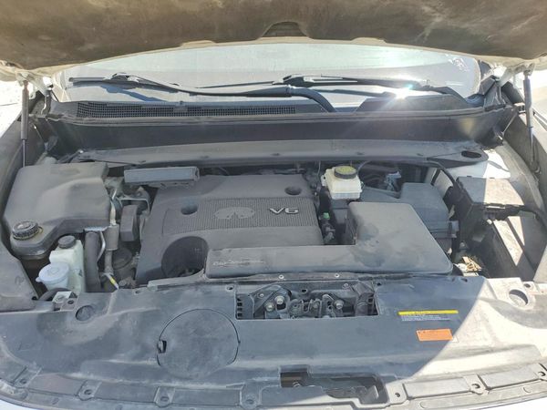 2015 INFINITI QX60 — Engine bay