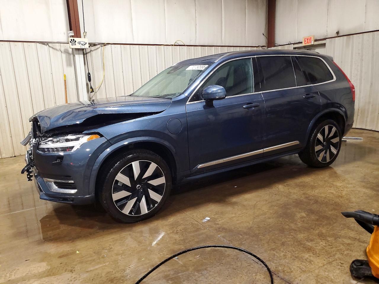 2023 VOLVO XC90 Ultimate Bright — Front 3/4