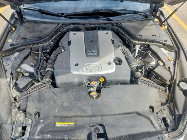 2014 INFINITI Q50 — Engine bay