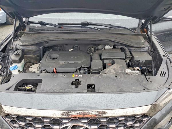 2020 HYUNDAI SANTA FE Limited — Engine bay