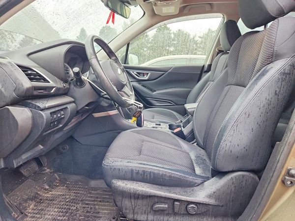 2022 SUBARU FORESTER Premium — DENT