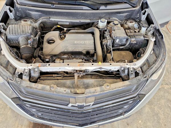 2021 CHEVROLET EQUINOX LT (1LT) — Engine bay