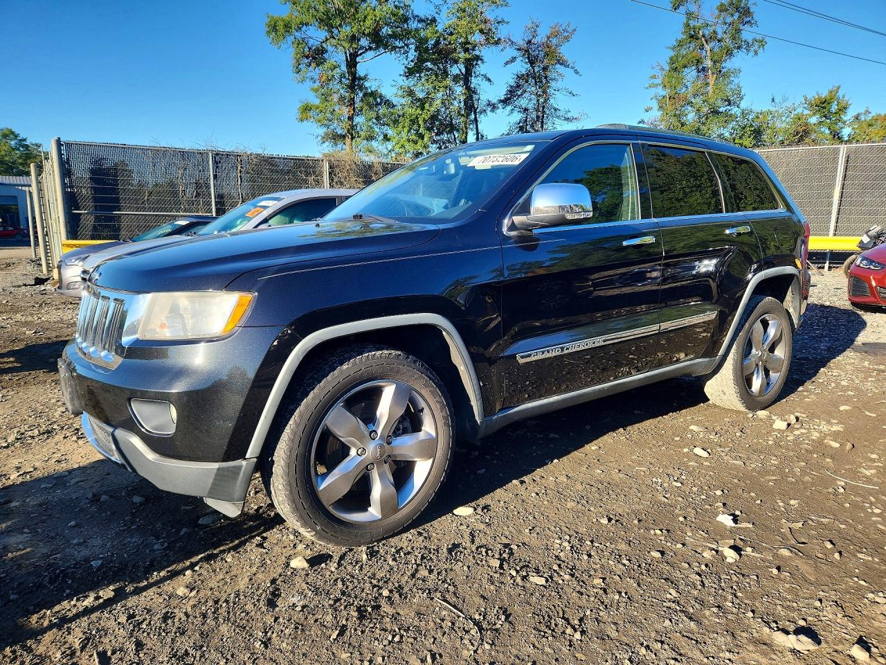 2012 JEEP CHEROKEE Limited — Front 3/4