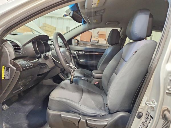 2012 KIA SORENTO GL(Middle-low grade) — DENT