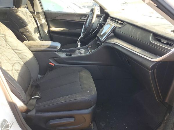 2023 JEEP CHEROKEE Laredo, Altitude — DENT