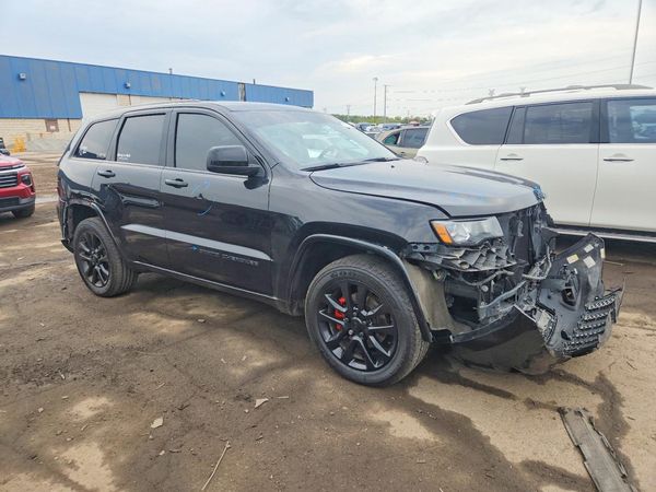 2020 JEEP GRAND CHEROKEE Laredo — Passenger 3/4