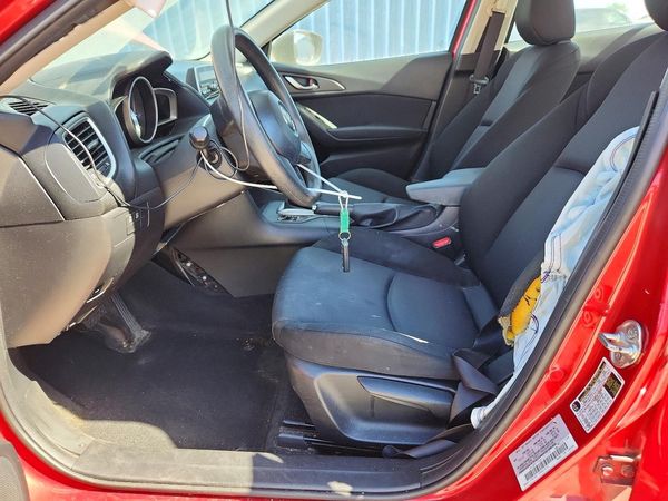 2014 MAZDA 3 SV/Base — DENT