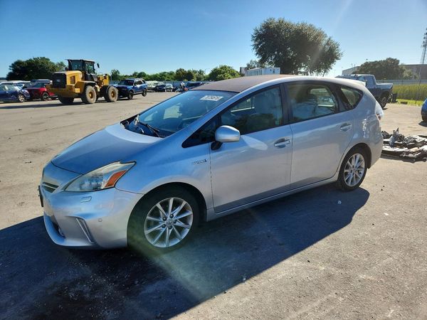 2013 TOYOTA PRIUS — Front 3/4