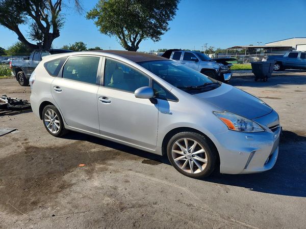 2013 TOYOTA PRIUS — Passenger 3/4