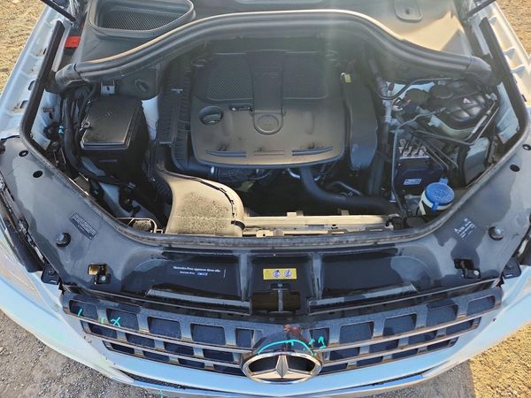 2015 MERCEDES-BENZ ML ML350 — Engine bay