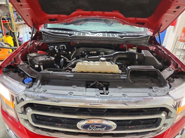 2021 FORD F150 — Engine bay