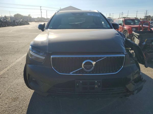 2022 VOLVO XC40 Momentum — DIRF