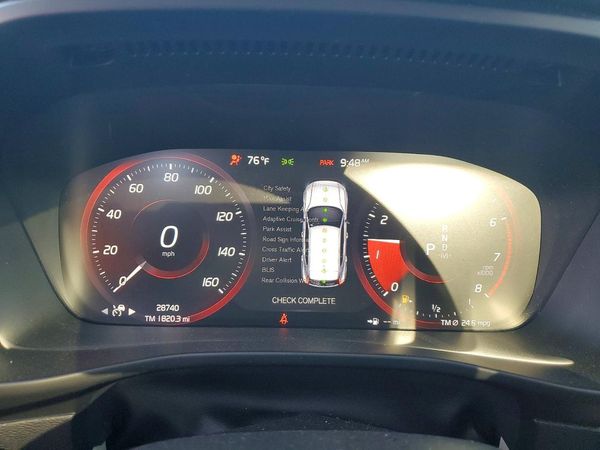 2022 VOLVO XC40 Momentum — ODOM