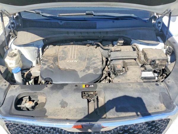 2017 KIA SORENTO EX — Engine bay