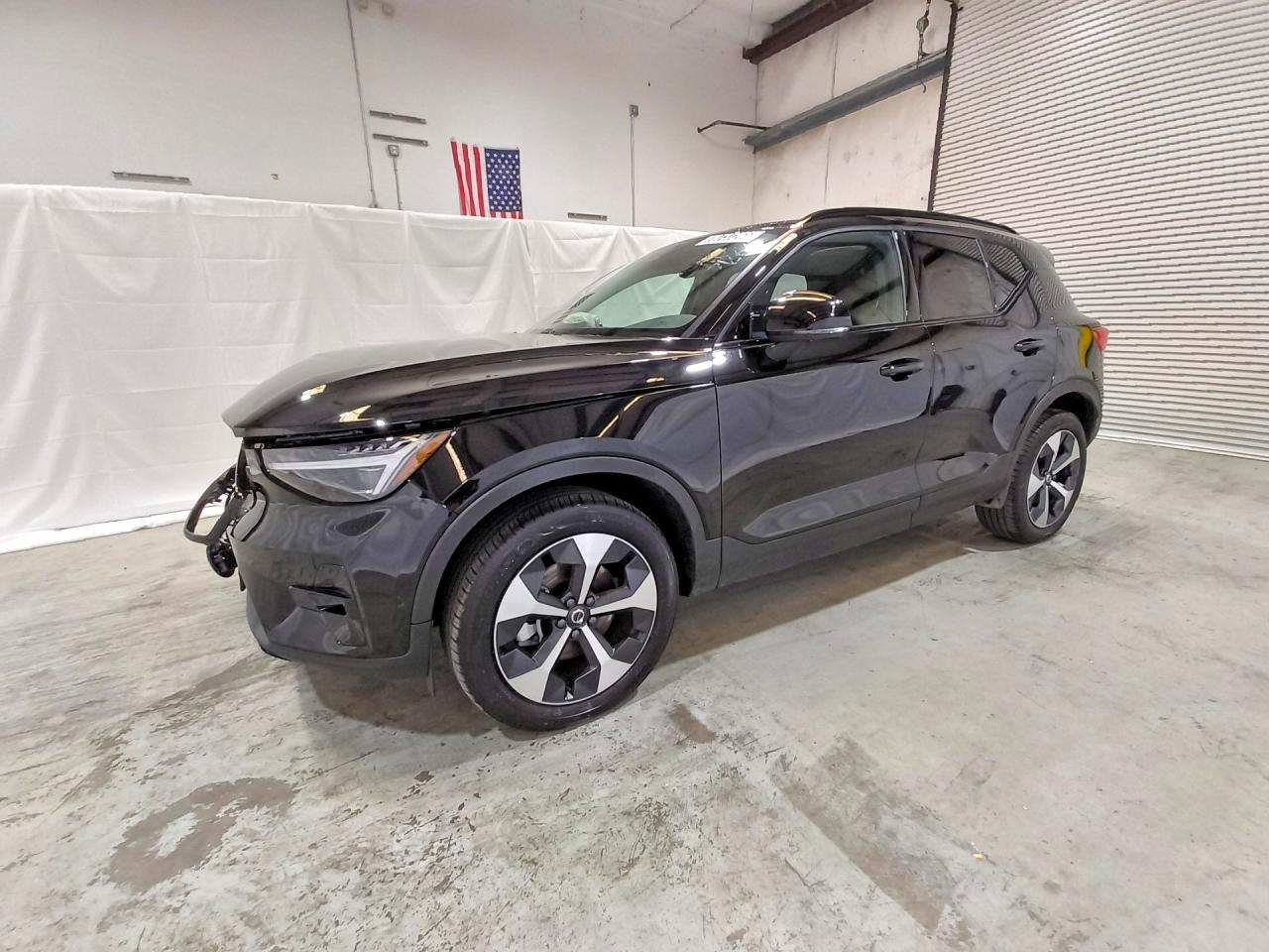 2026 VOLVO XC40 Plus Dark — Front 3/4
