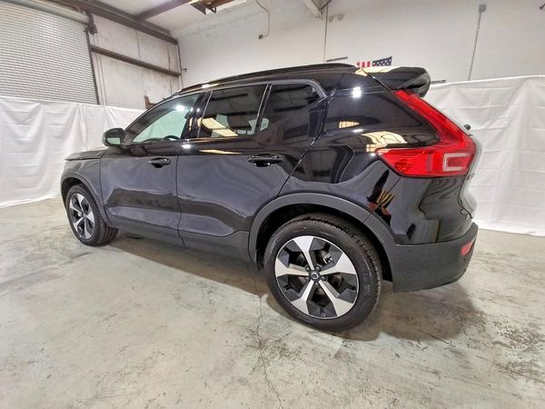2026 VOLVO XC40 Plus Dark — DSRA