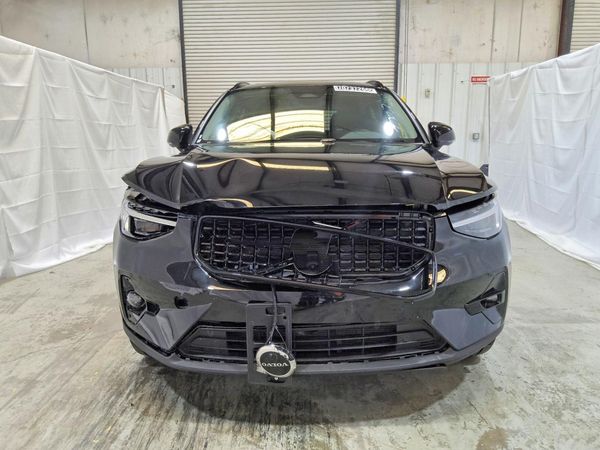 2026 VOLVO XC40 Plus Dark — DIRF