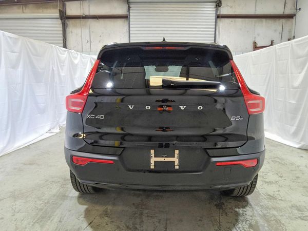 2026 VOLVO XC40 Plus Dark — DIRR