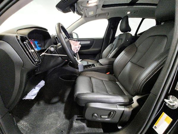 2026 VOLVO XC40 Plus Dark — DENT