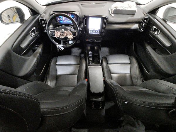 2026 VOLVO XC40 Plus Dark — CKPT
