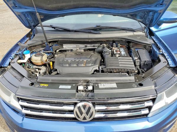 2020 VOLKSWAGEN TIGUAN — Engine bay