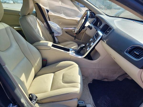 2015 VOLVO S60 Premier (non R design) — DENT