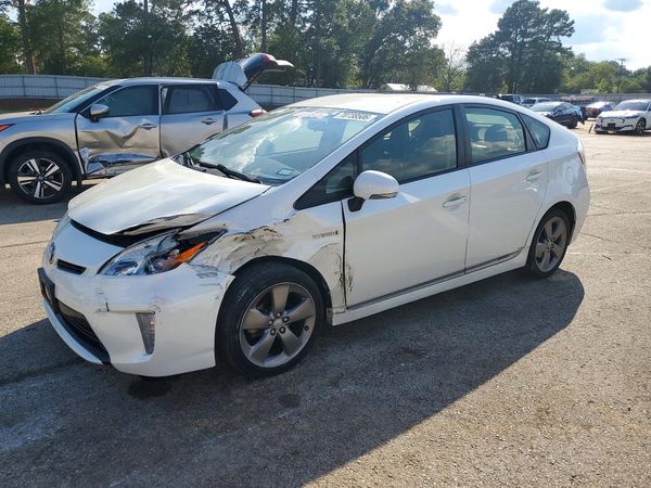 2015 TOYOTA PRIUS — DSFA — Front 3/4