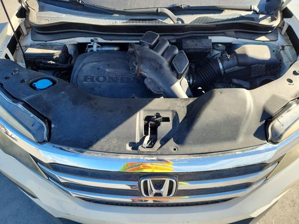 2018 HONDA PILOT EX — Engine bay