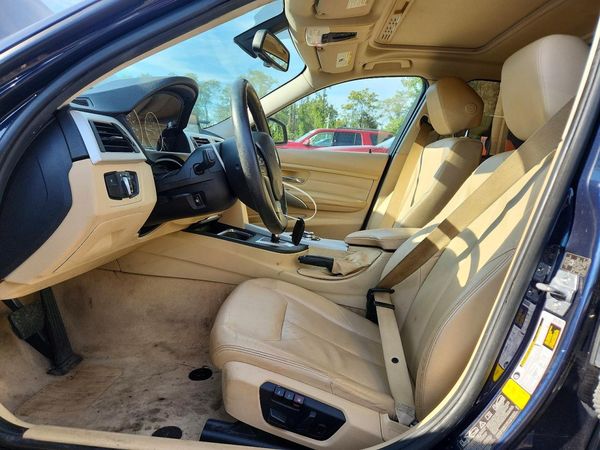 2013 BMW 328 xDrive SA — DENT