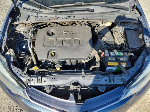 2015 TOYOTA COROLLA L/LE — Engine bay