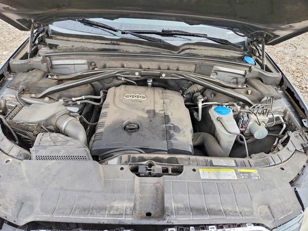2014 AUDI Q5 Premium Plus — Engine bay