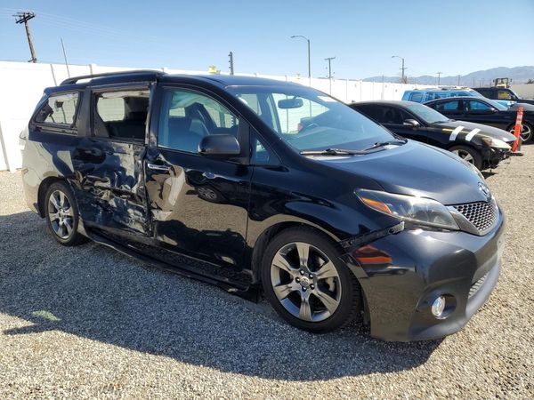 2015 TOYOTA SIENNA — Passenger 3/4