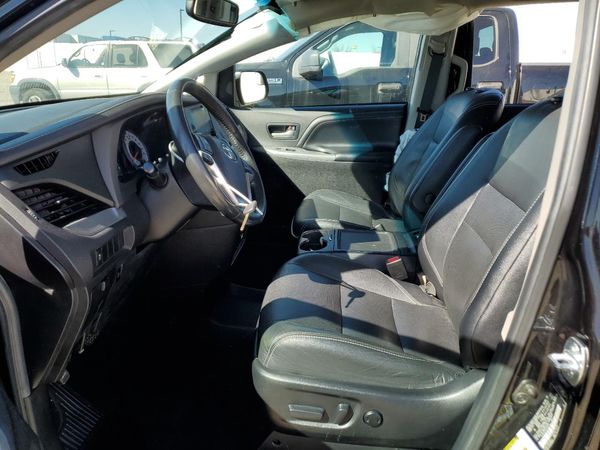 2015 TOYOTA SIENNA — DENT