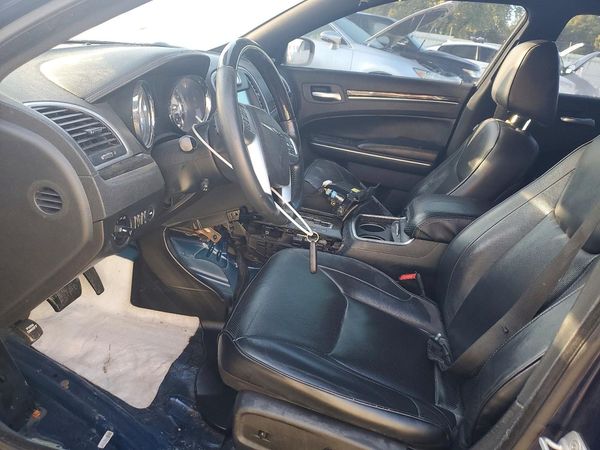 2013 CHRYSLER 300 300C — DENT