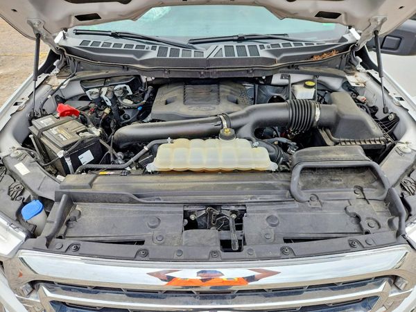 2021 FORD F150 — Engine bay