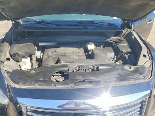 2013 INFINITI JX35 — Engine bay