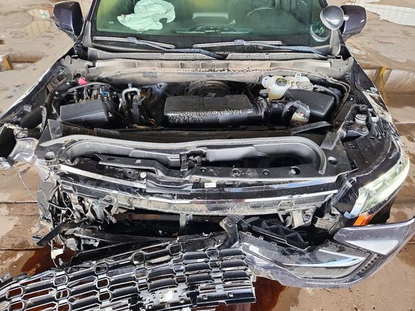 2024 CHEVROLET TAHOE FL — Engine bay