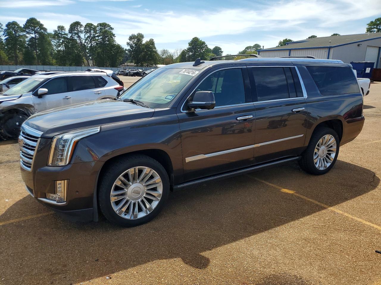 2018 CADILLAC ESCALADE ESV Platinum — Front 3/4