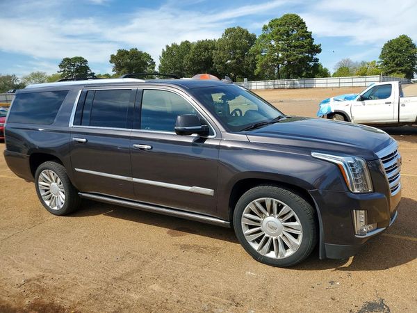 2018 CADILLAC ESCALADE ESV Platinum — Passenger 3/4