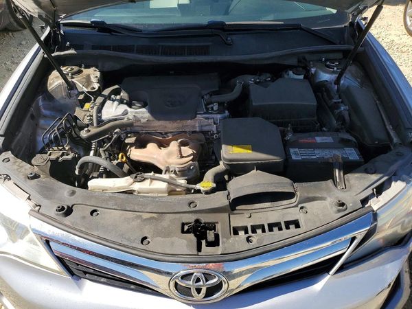 2012 TOYOTA CAMRY — Engine bay